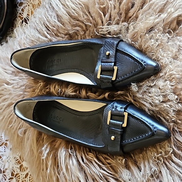 GUCCI black leather slip-on loafer brass buckle pointed 35 1/2 C excellent shoes - Picture 1 of 16